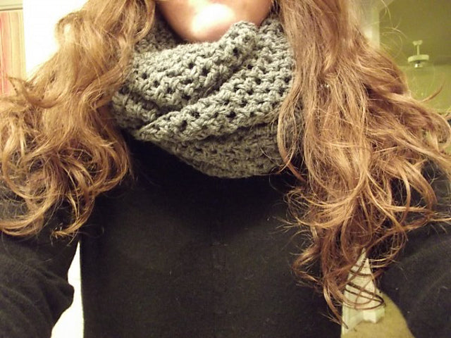 Free Crochet Pattern: Versatile Cowl!