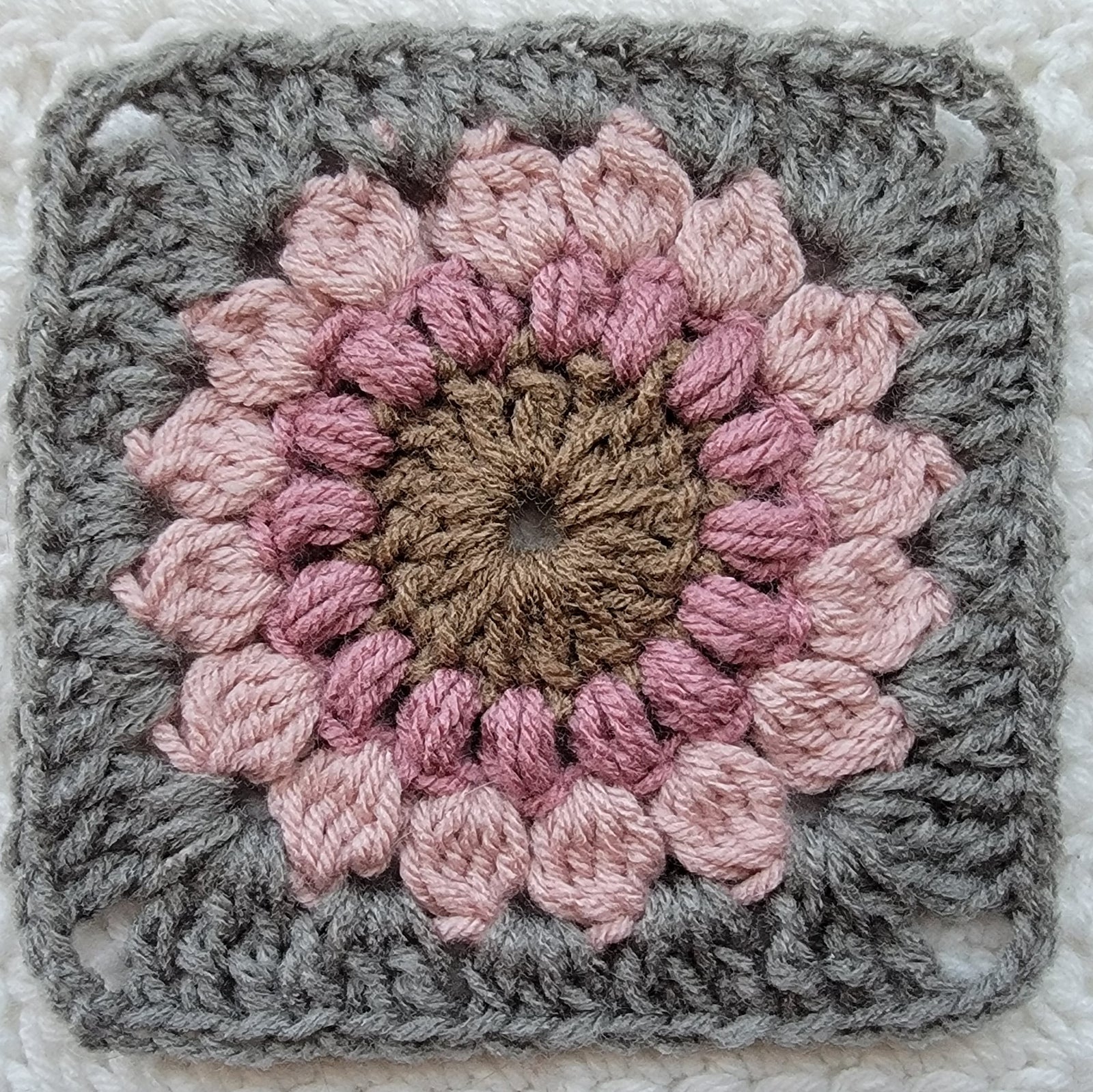 Free Crochet Pattern: Sunburst Granny Square! – crochetmelovely free-crochet-pattern-sunburst-granny-square-crochetmelovely