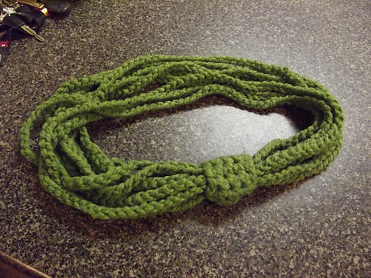 Free Crochet Pattern: Chunky Chain Cowl!