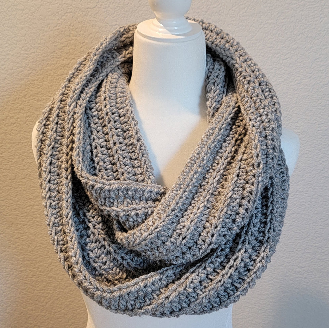 Free Crochet Pattern: Everlasting Frost Cowl!