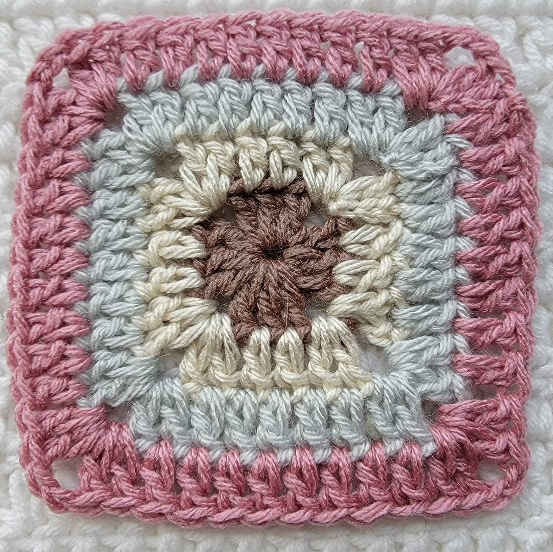 Free Crochet Pattern: Solid Crochet Granny Square!