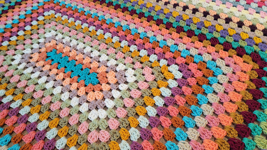 Free Crochet Pattern: Peppy Rectangle Blanket!