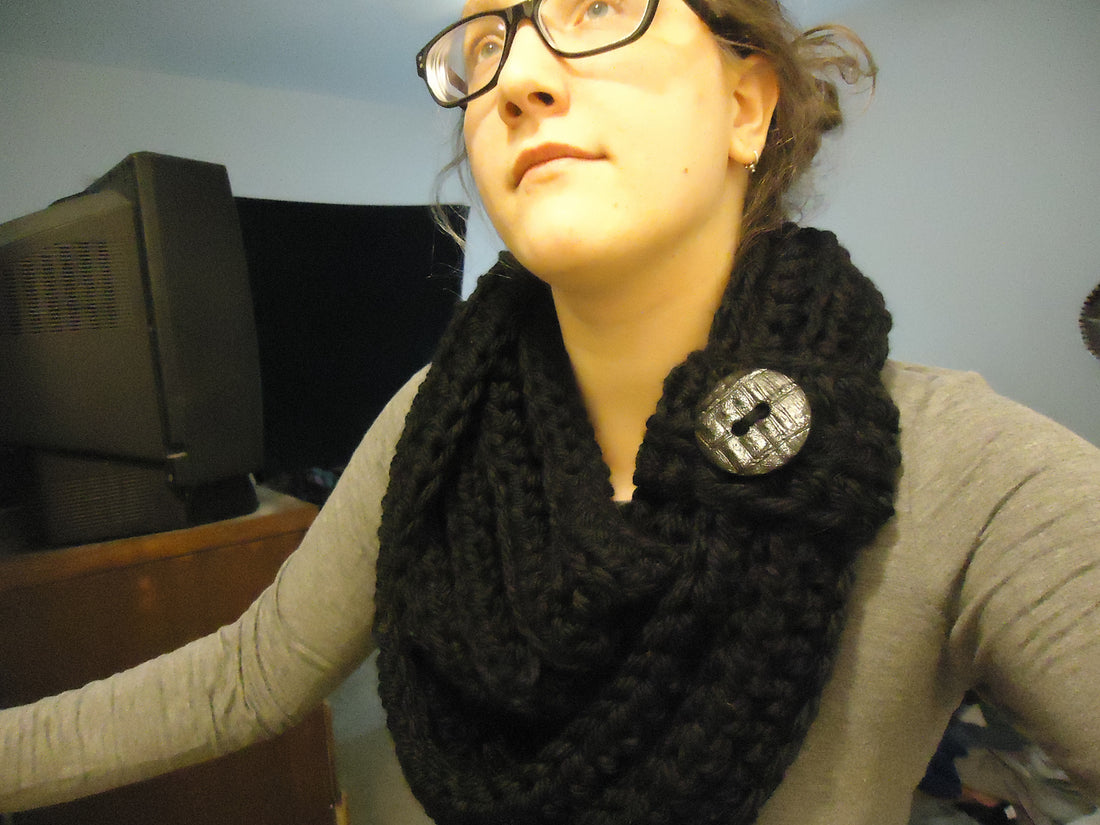 Crochet Pattern: Chic Buttoned Cowl!