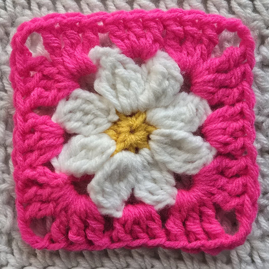 Free Crochet Pattern: Mini Daisy Granny Square!