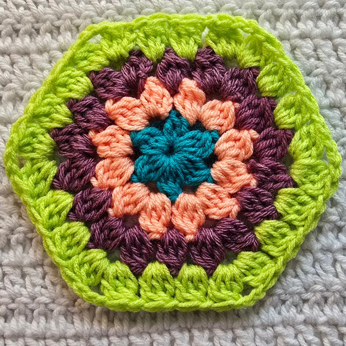Free Crochet Pattern: Pretty Cluster Hexagon!