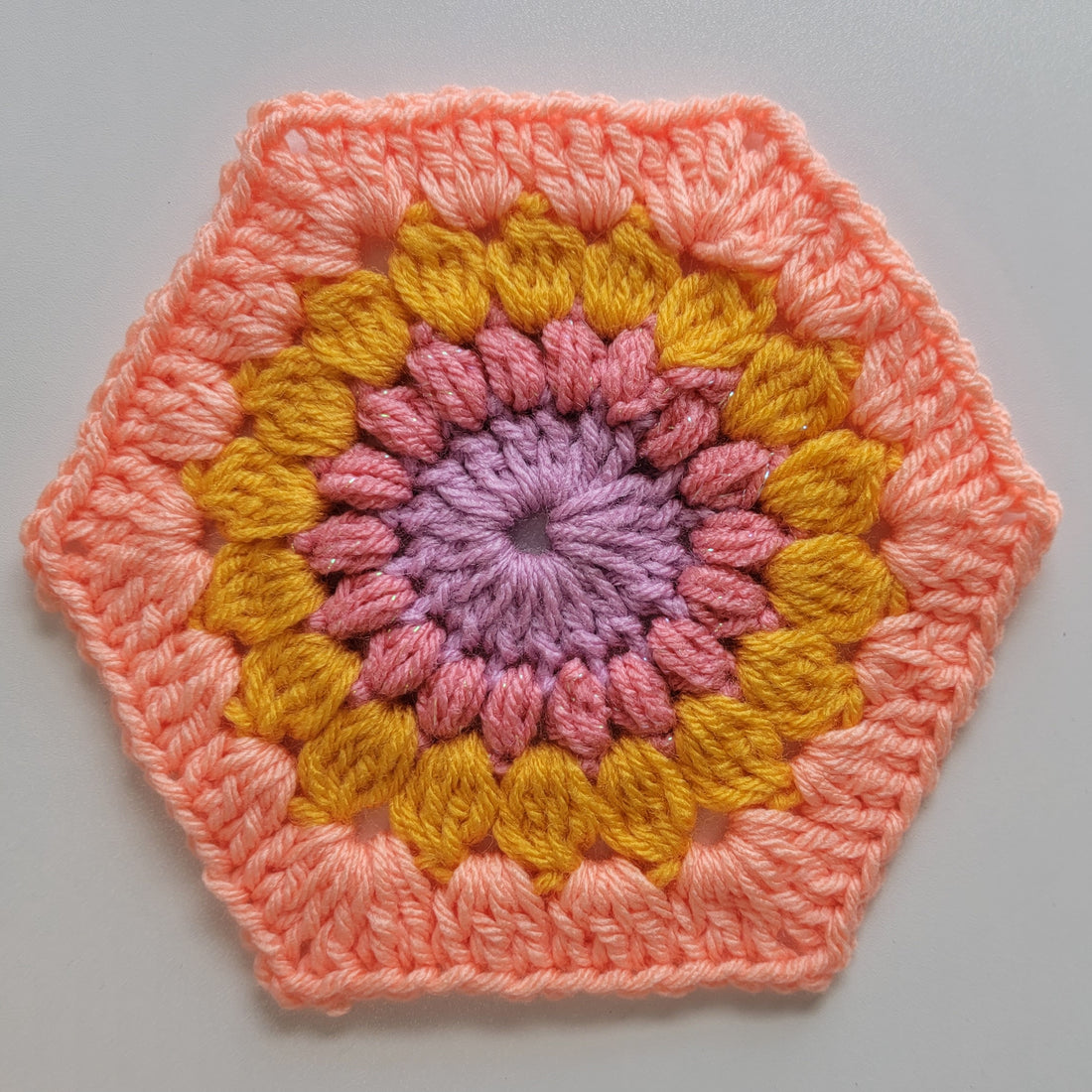 Free Crochet Pattern Sunburst Hexagon! crochetmelovely