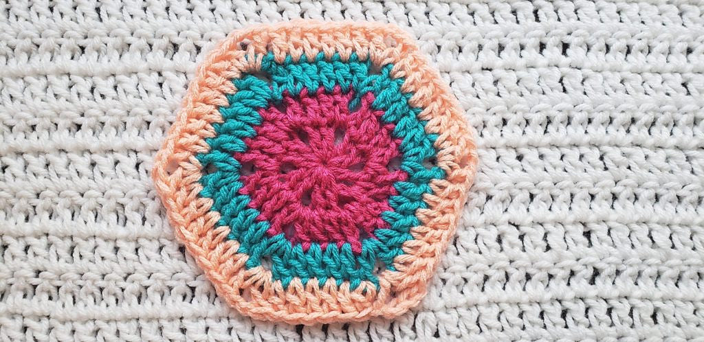 Free Crochet Pattern: Solid Hexagon Motif!