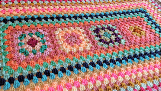 Free Crochet Pattern: Charming Rectangle Afghan!